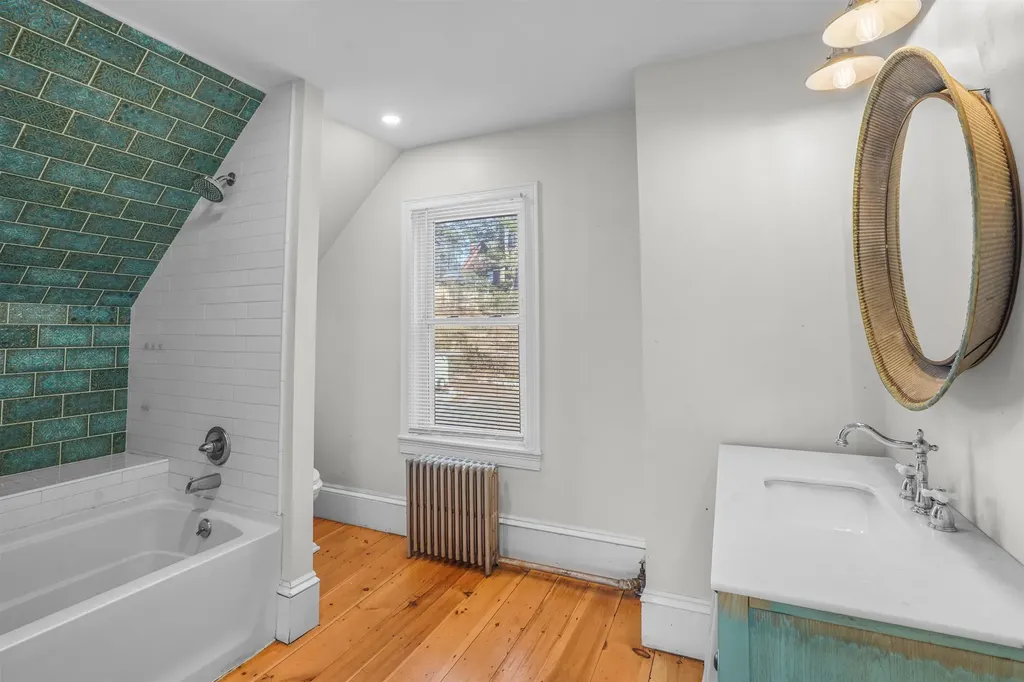 11 Charles Street Nashua NH 03064