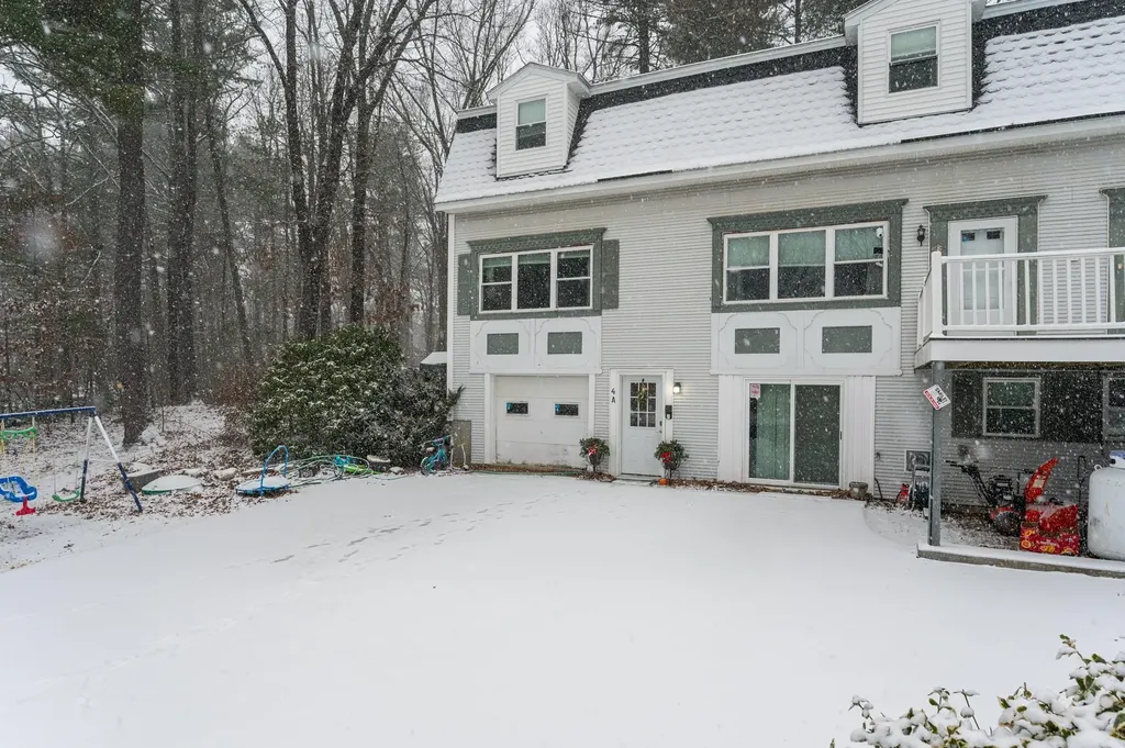 4 Sunset Drive Londonderry NH 03053