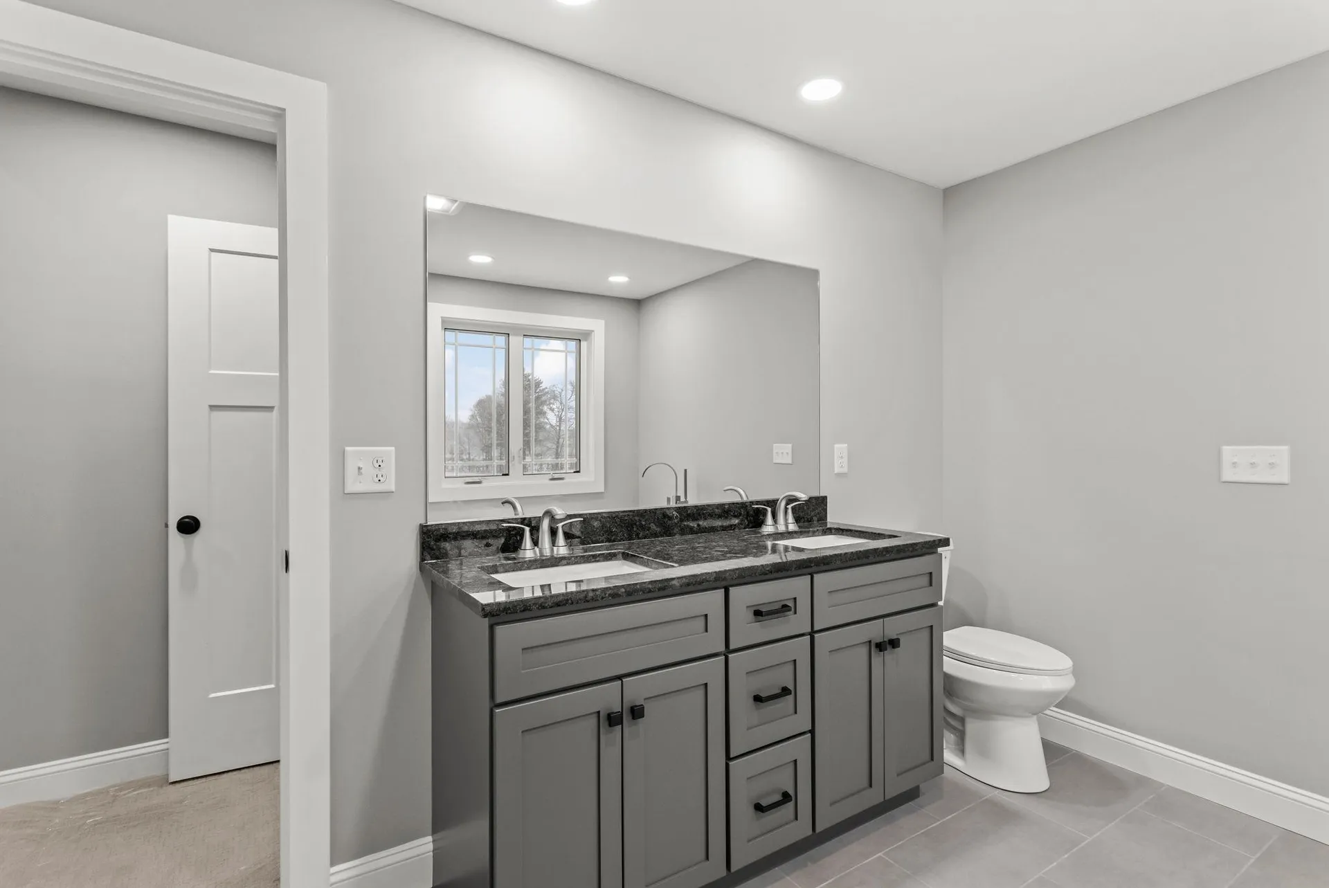 91 Raymond Road Auburn NH 03032