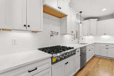 91 Raymond Road Auburn NH 03032