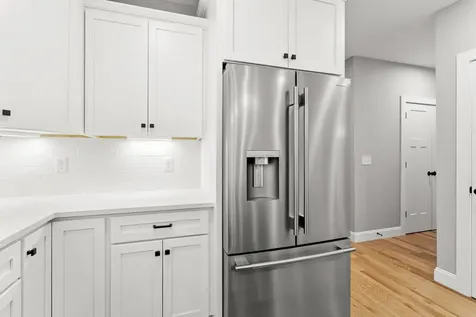 91 Raymond Road Auburn NH 03032