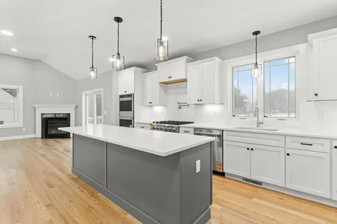 91 Raymond Road Auburn NH 03032