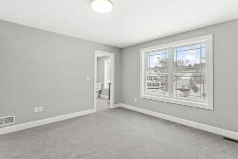 91 Raymond Road Auburn NH 03032