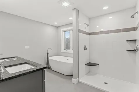 91 Raymond Road Auburn NH 03032