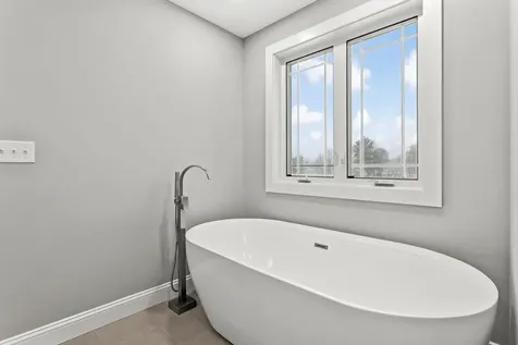 91 Raymond Road Auburn NH 03032