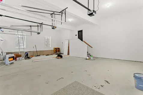 91 Raymond Road Auburn NH 03032