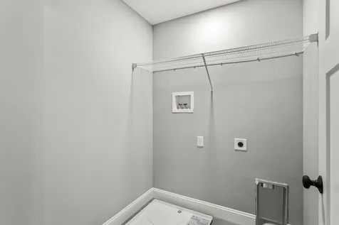 91 Raymond Road Auburn NH 03032