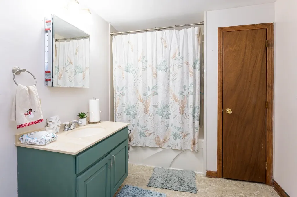 4 Sunset Drive Londonderry NH 03053