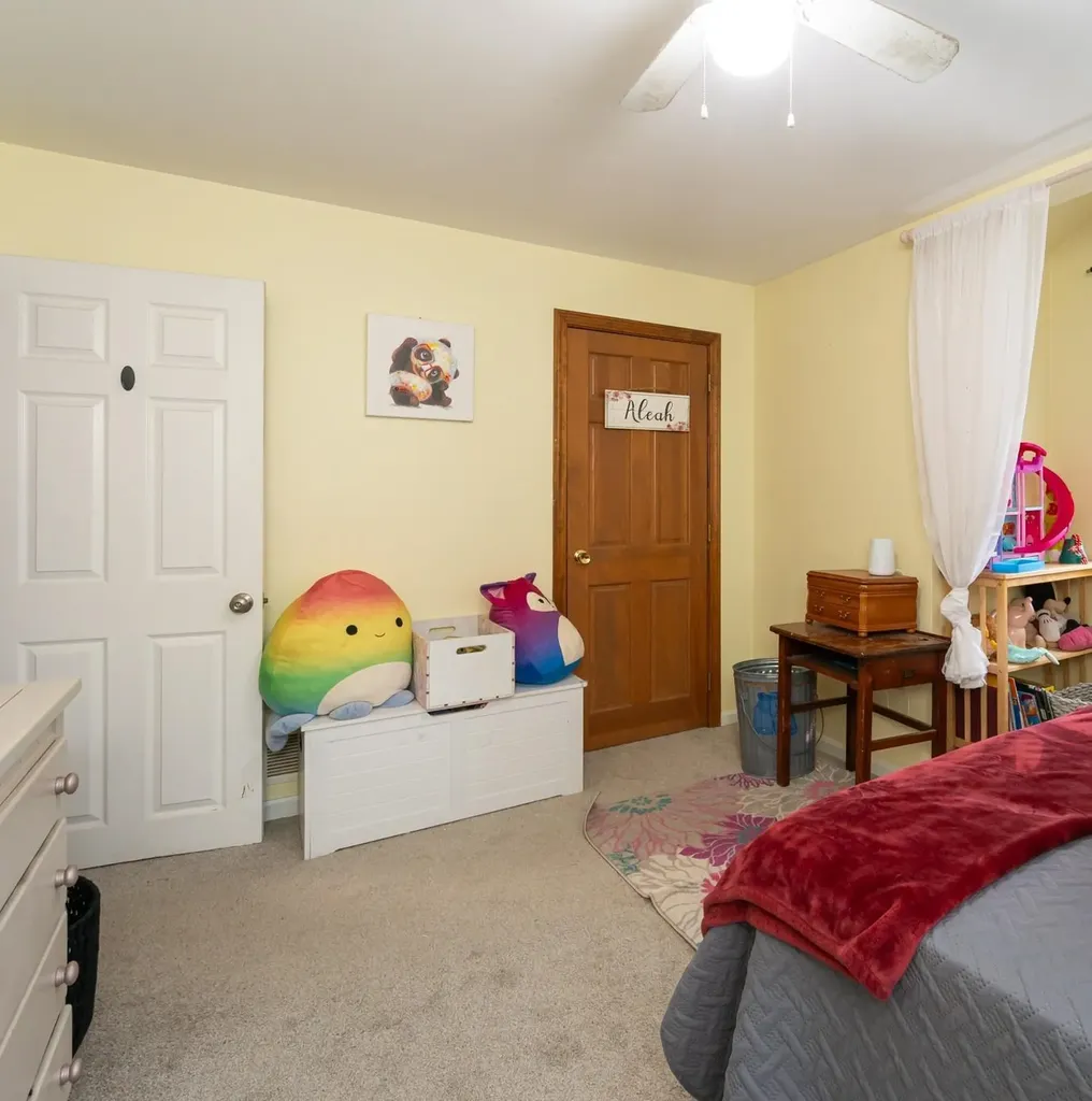 4 Sunset Drive Londonderry NH 03053