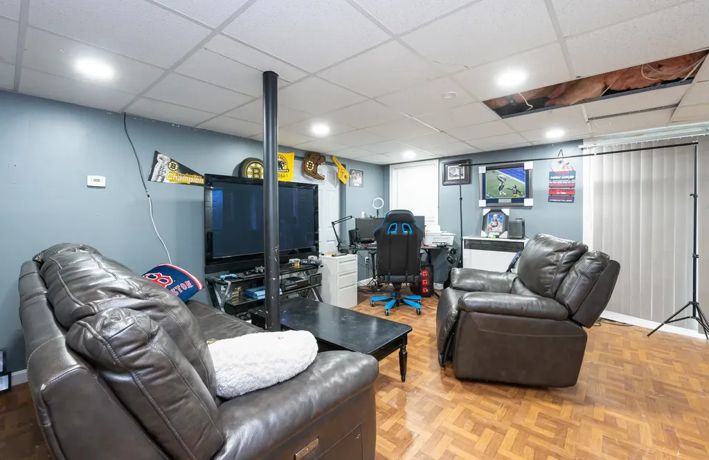 4 Sunset Drive Londonderry NH 03053