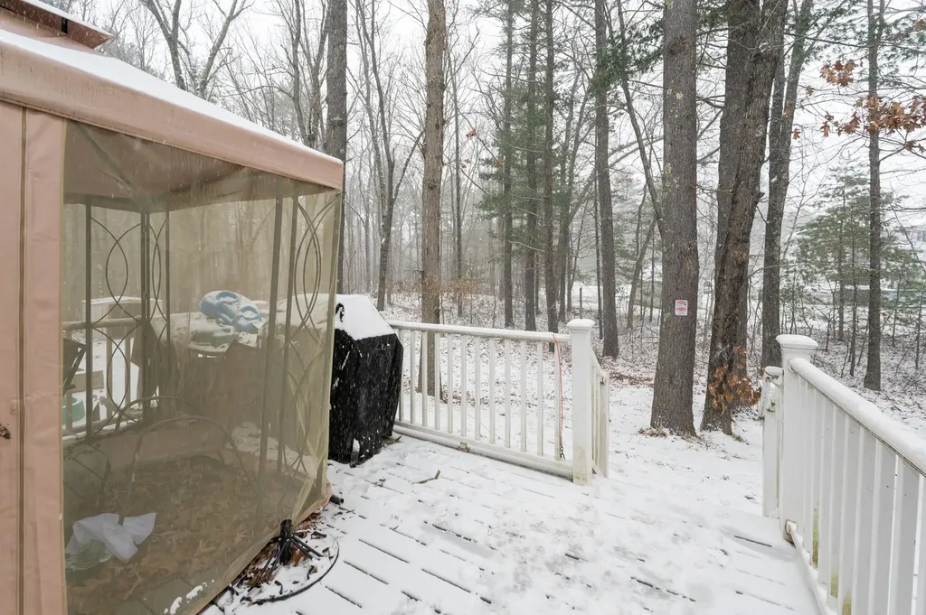 4 Sunset Drive Londonderry NH 03053