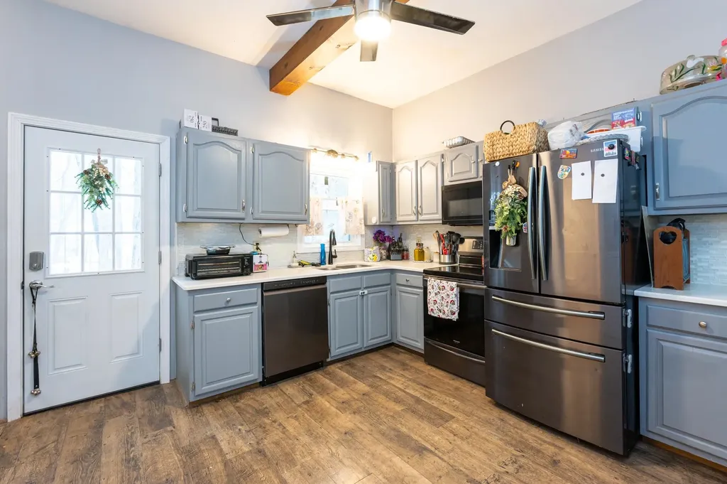 4 Sunset Drive Londonderry NH 03053