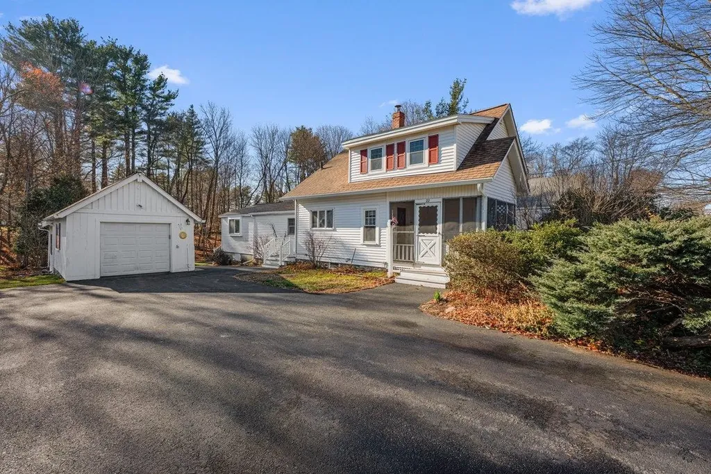22 West Pine Street Plaistow NH 03865