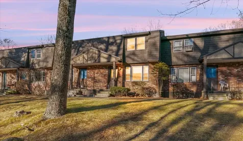 27 Midridge Circle Londonderry NH 03053