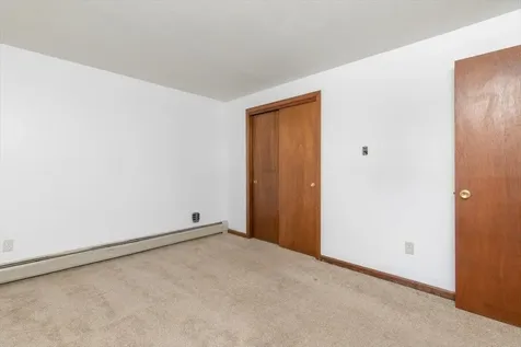 27 Midridge Circle Londonderry NH 03053