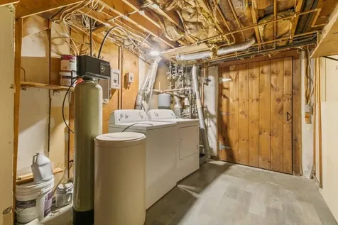 27 Midridge Circle Londonderry NH 03053