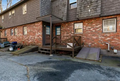 27 Midridge Circle Londonderry NH 03053