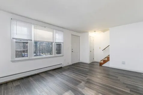 27 Midridge Circle Londonderry NH 03053