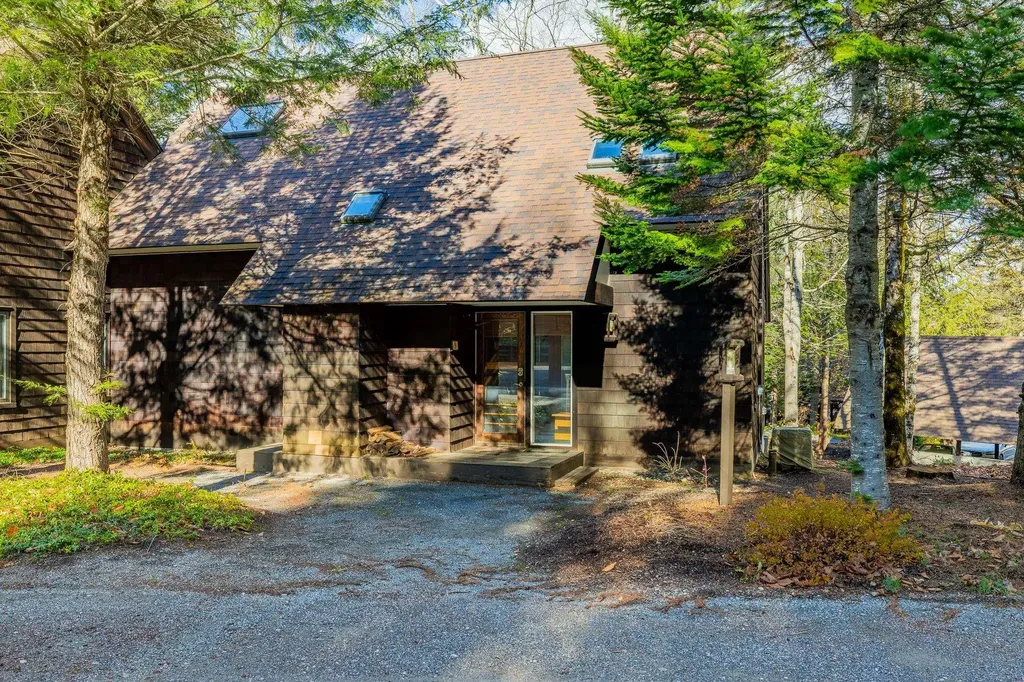 9 Pond View Road Winhall VT 05340