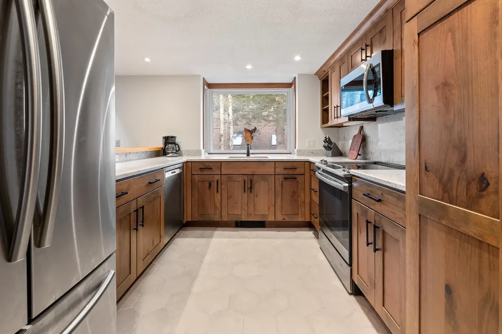 9 Pond View Road Winhall VT 05340