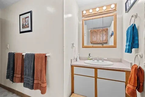 24 Cricket Lane Concord NH 03301