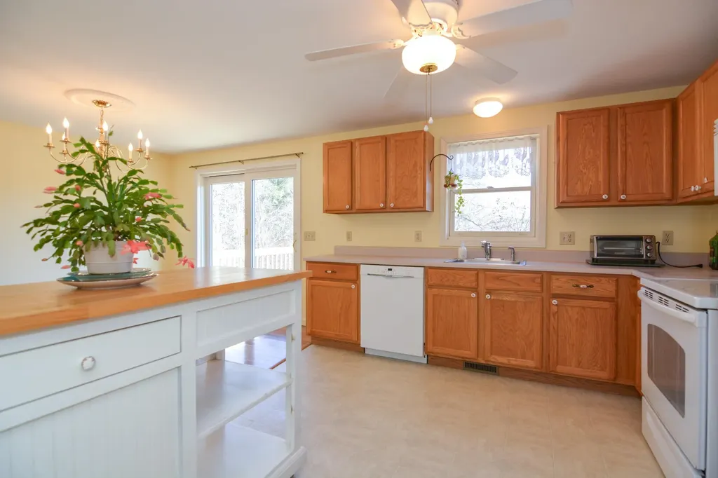 508 Mammoth Road Pelham NH 03076