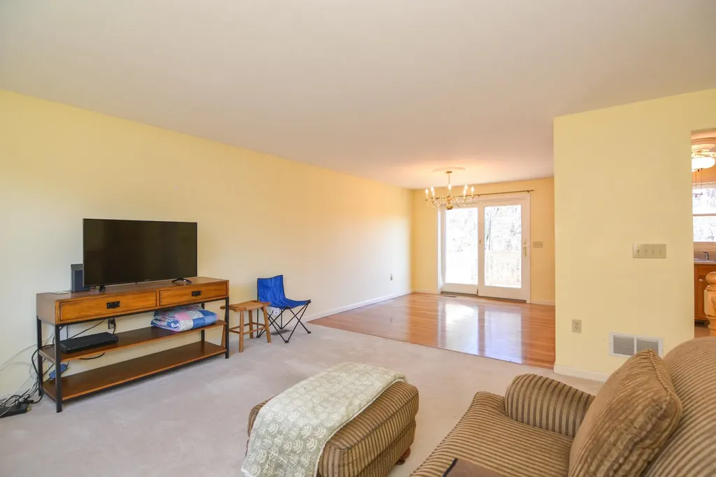 508 Mammoth Road Pelham NH 03076