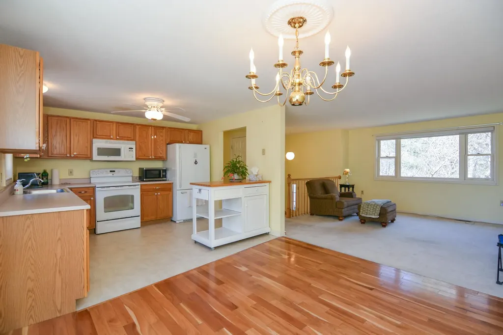 508 Mammoth Road Pelham NH 03076