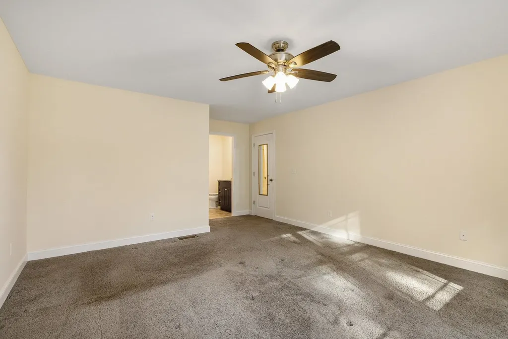 3 Wilson Way Brentwood NH 03833