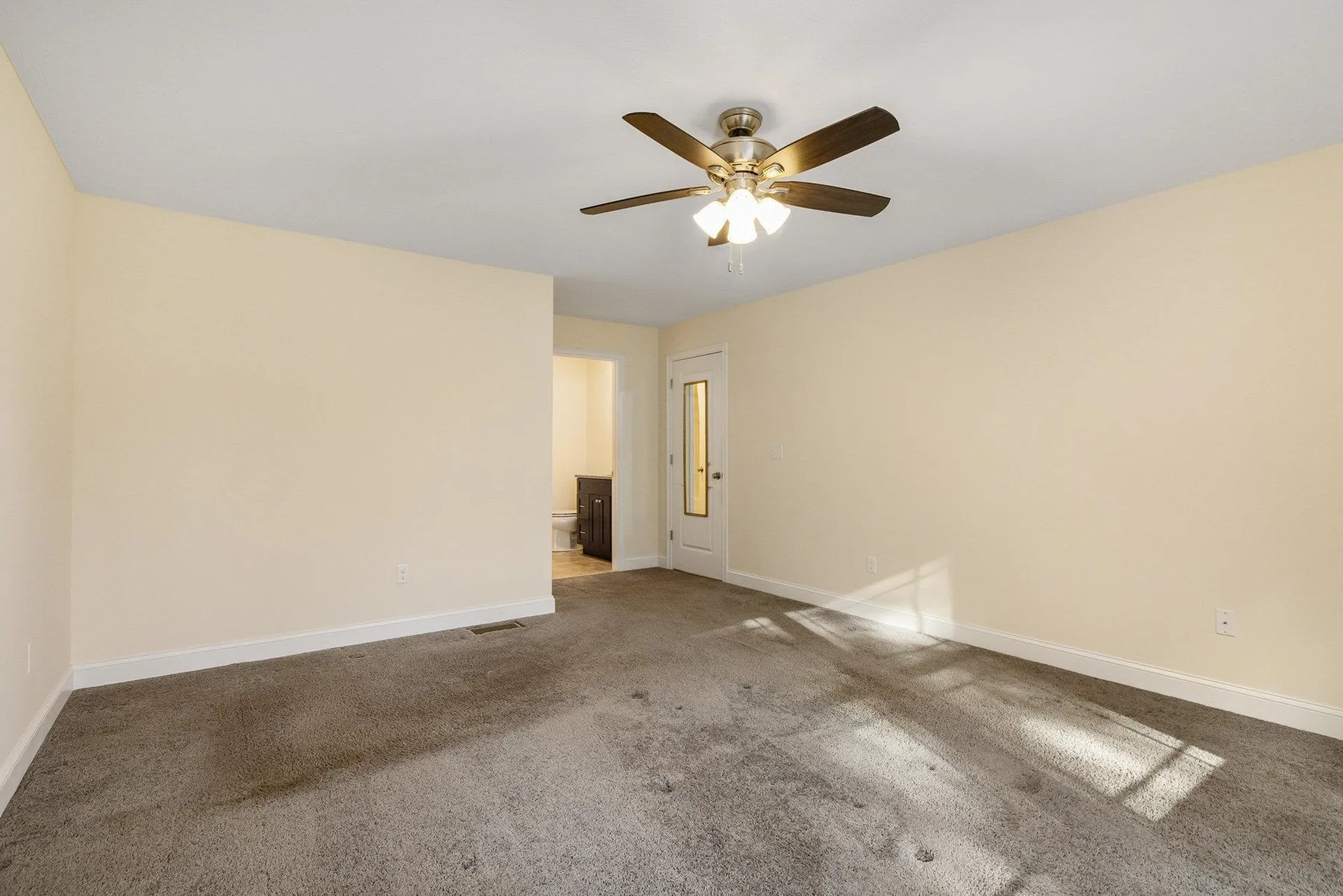 3 Wilson Way Brentwood NH 03833