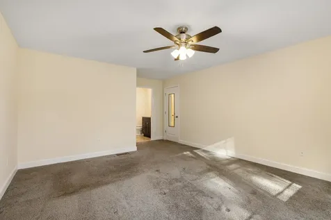 3 Wilson Way Brentwood NH 03833