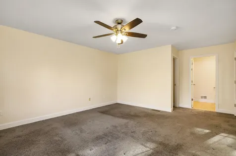 3 Wilson Way Brentwood NH 03833