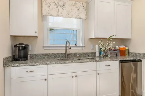 3 Wilson Way Brentwood NH 03833