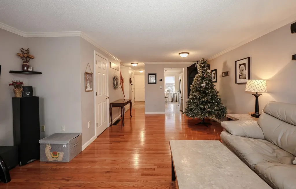 39 Bartemus Trail Nashua NH 03063