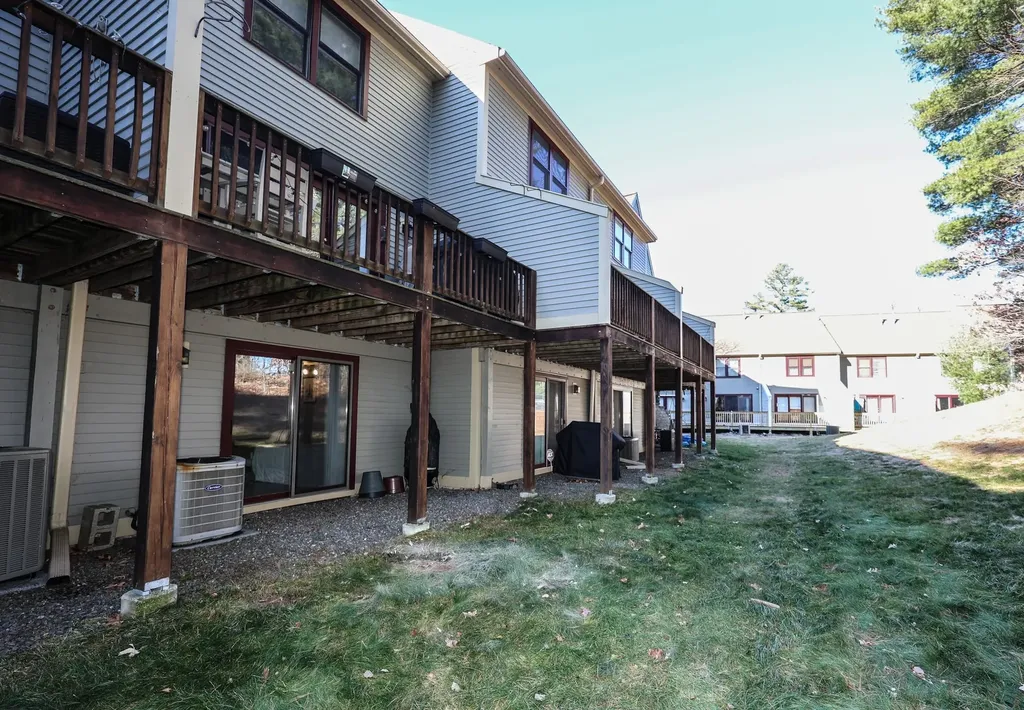 39 Bartemus Trail Nashua NH 03063