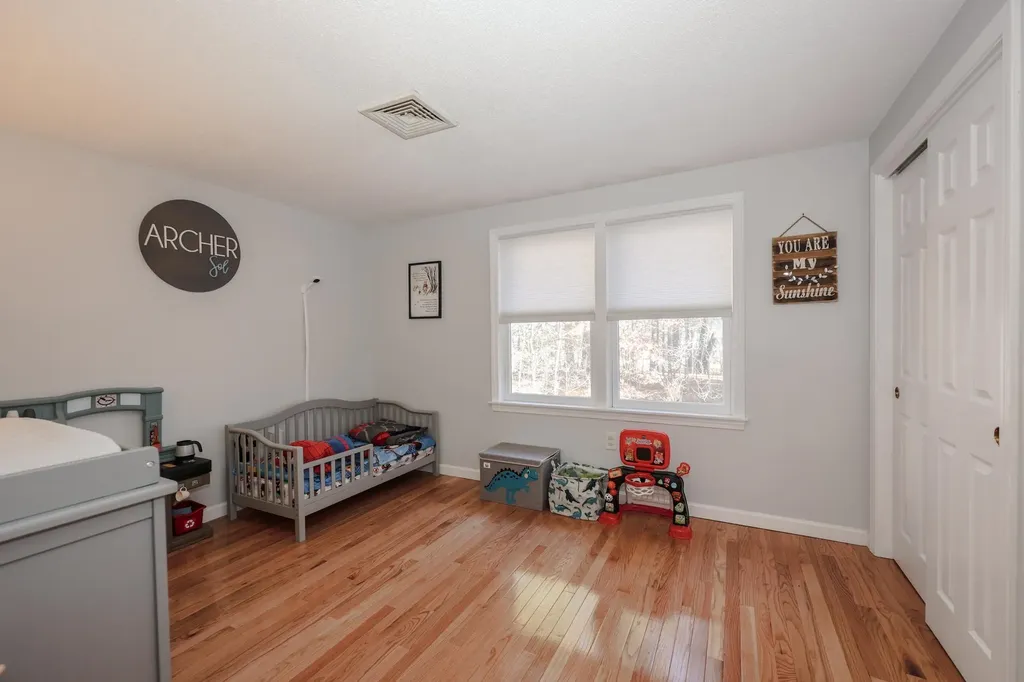 39 Bartemus Trail Nashua NH 03063