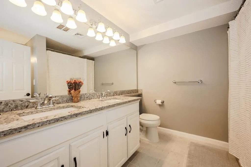 39 Bartemus Trail Nashua NH 03063