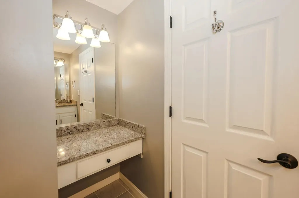 39 Bartemus Trail Nashua NH 03063