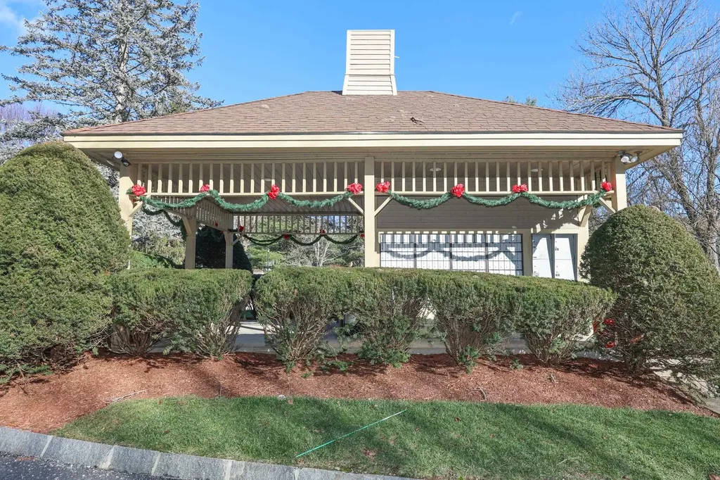 39 Bartemus Trail Nashua NH 03063