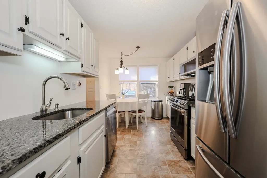 39 Bartemus Trail Nashua NH 03063