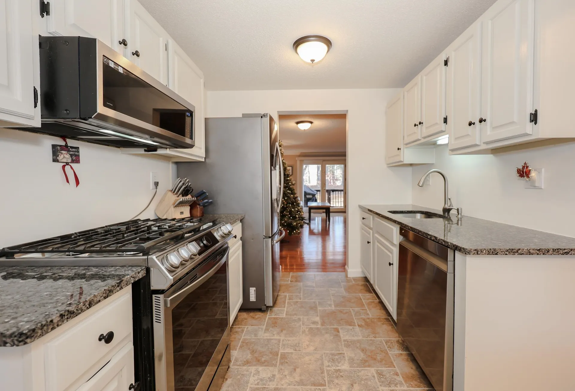 39 Bartemus Trail Nashua NH 03063