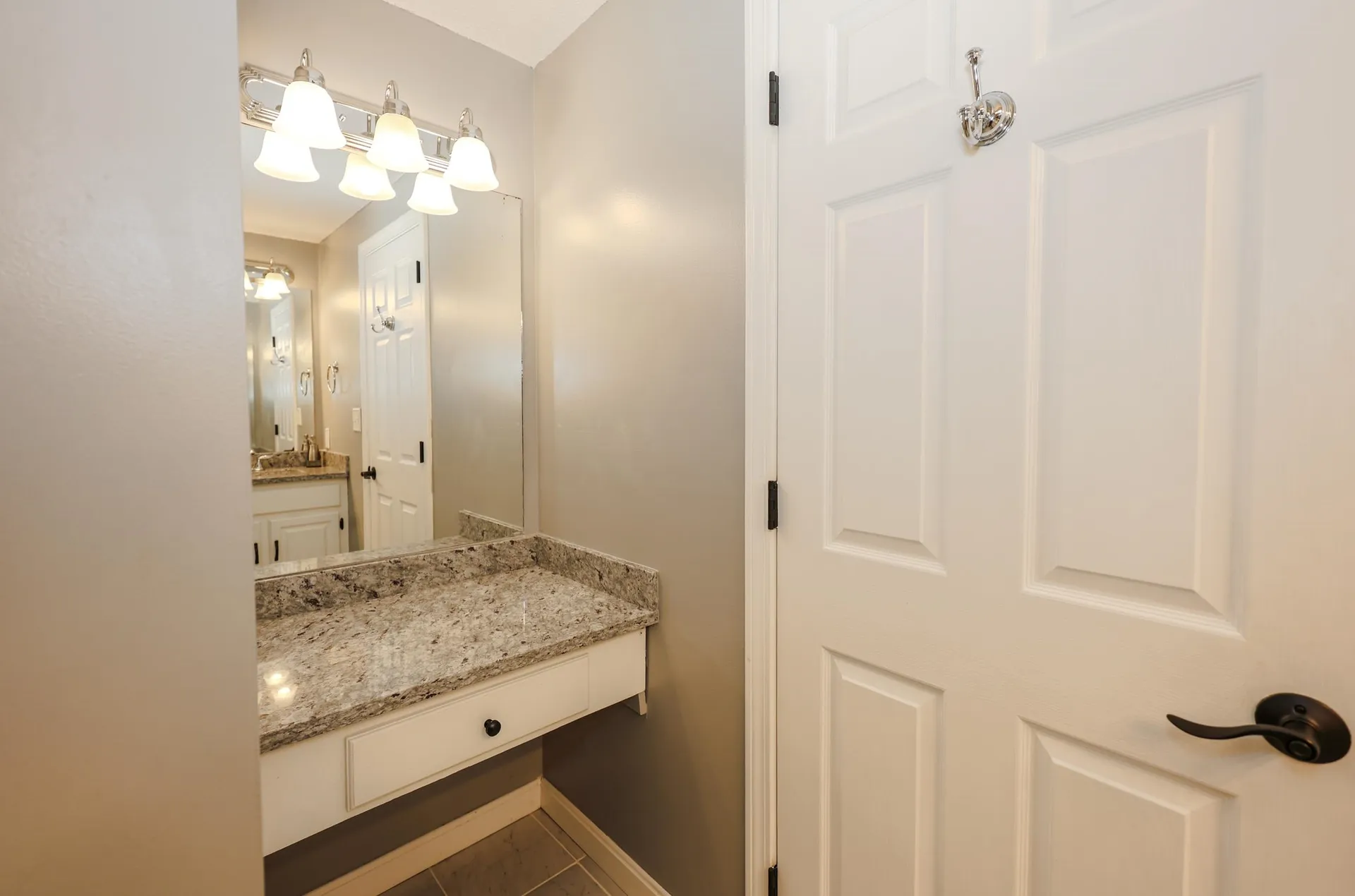 39 Bartemus Trail Nashua NH 03063