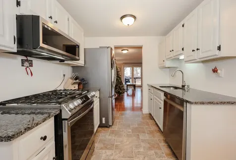 39 Bartemus Trail Nashua NH 03063