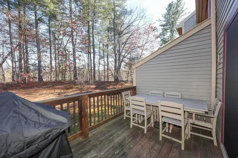 39 Bartemus Trail Nashua NH 03063