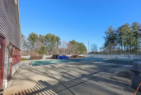 39 Bartemus Trail Nashua NH 03063