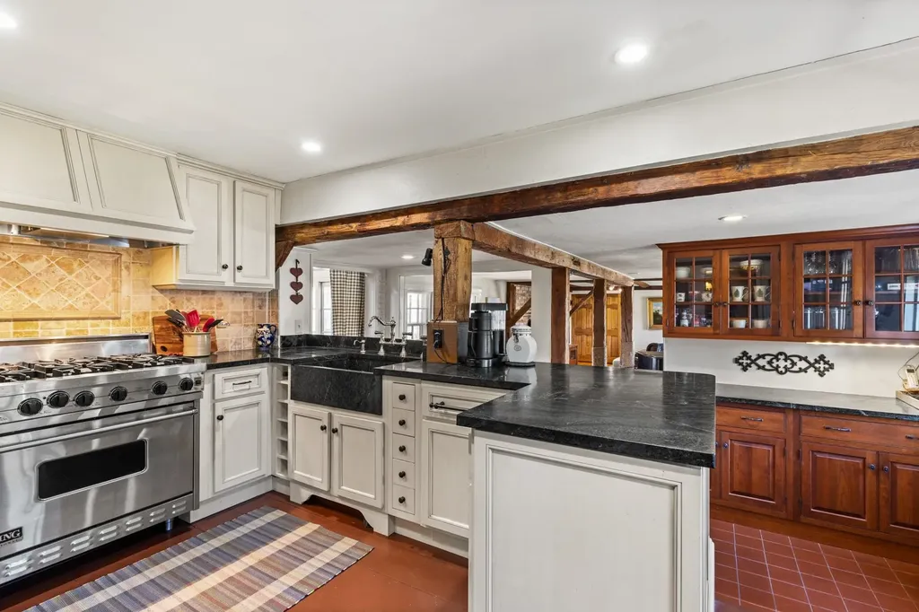 139 Atlantic Avenue North Hampton NH 03862