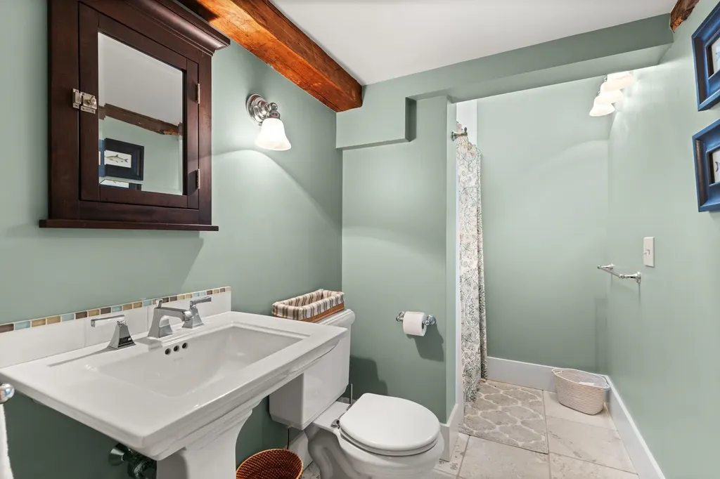 139 Atlantic Avenue North Hampton NH 03862