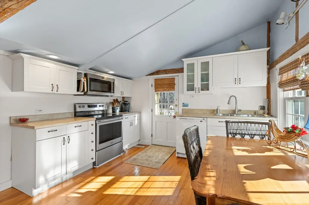 139 Atlantic Avenue North Hampton NH 03862