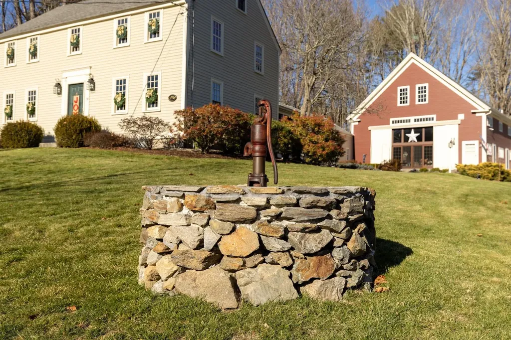 139 Atlantic Avenue North Hampton NH 03862