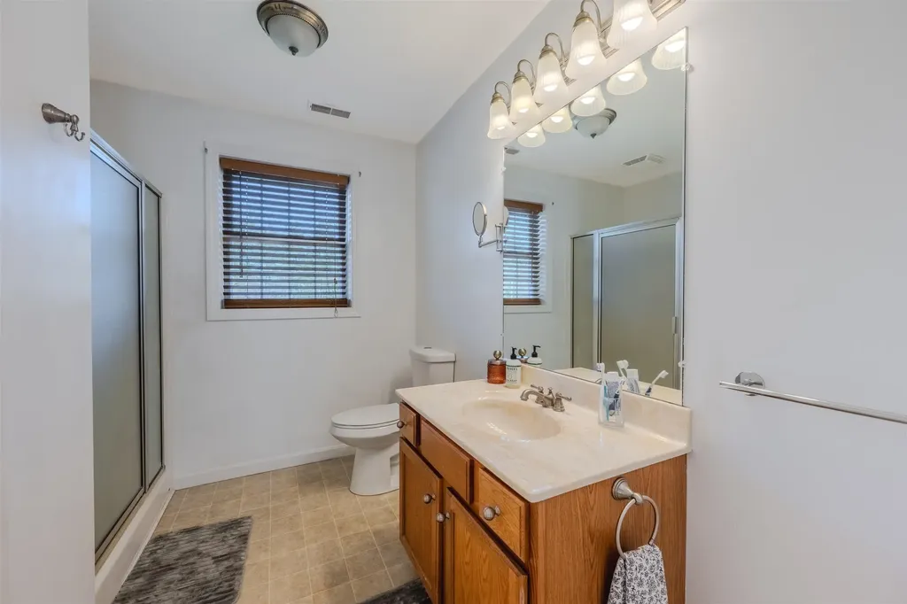 12 Forest Hill Way Manchester NH 03109